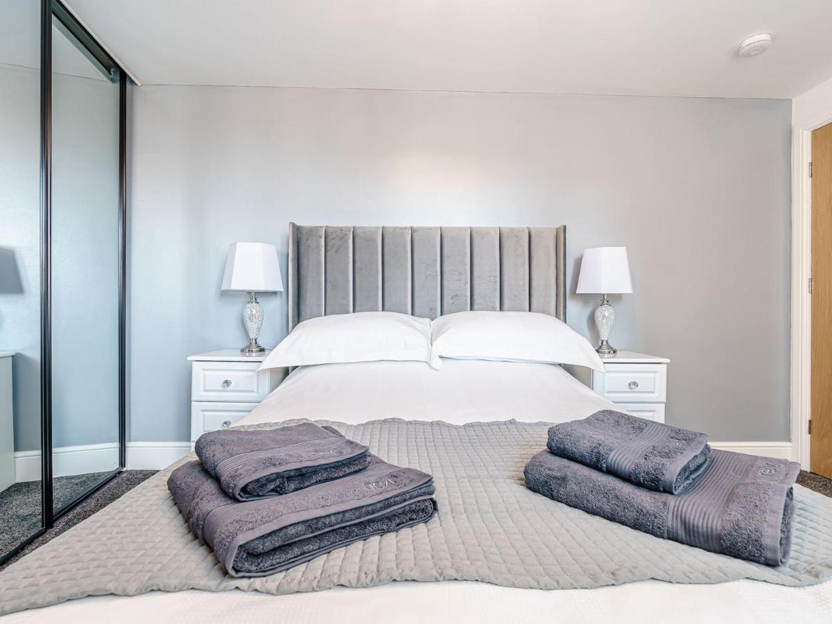 Tower Apartment Уитби Экстерьер фото